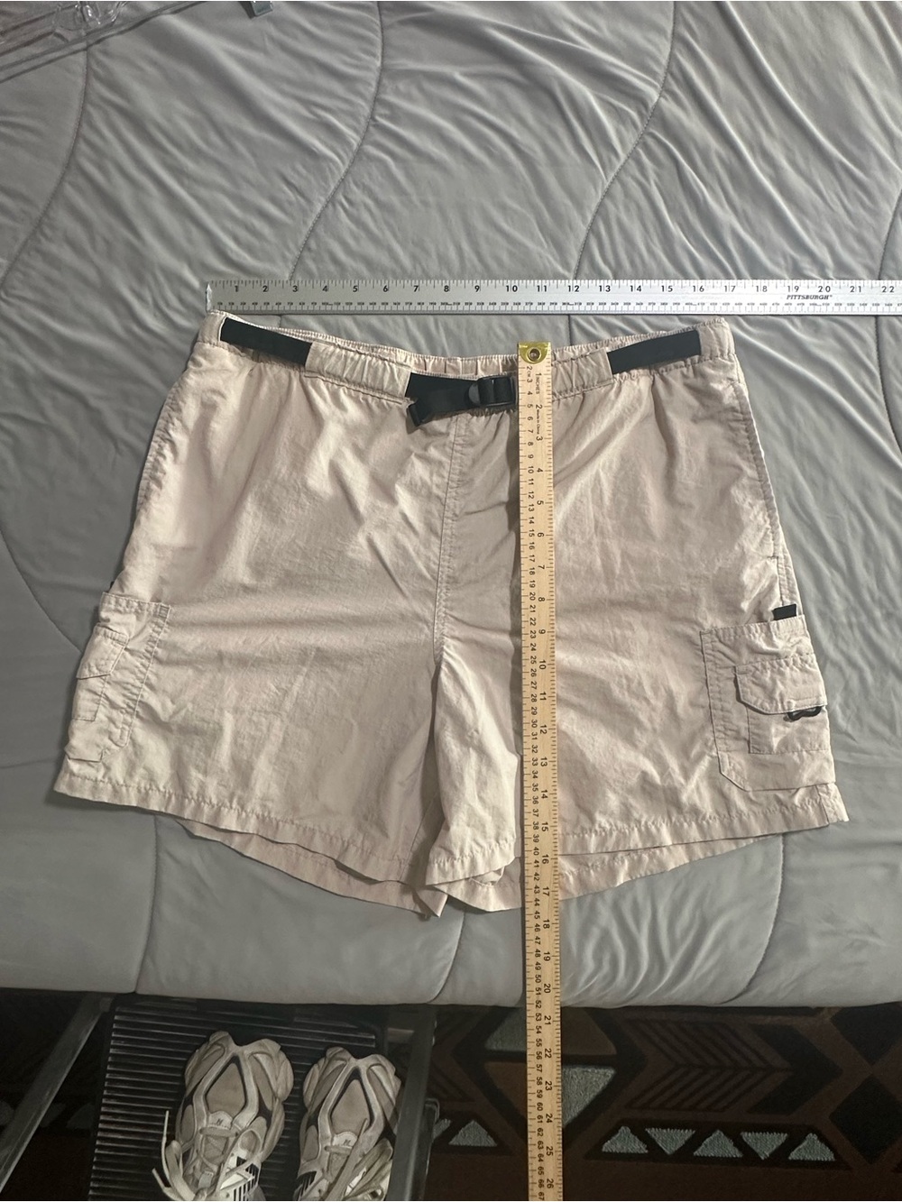 Vintage Women's Athletic Cargo Shorts in Light Beige with Integrated Belt